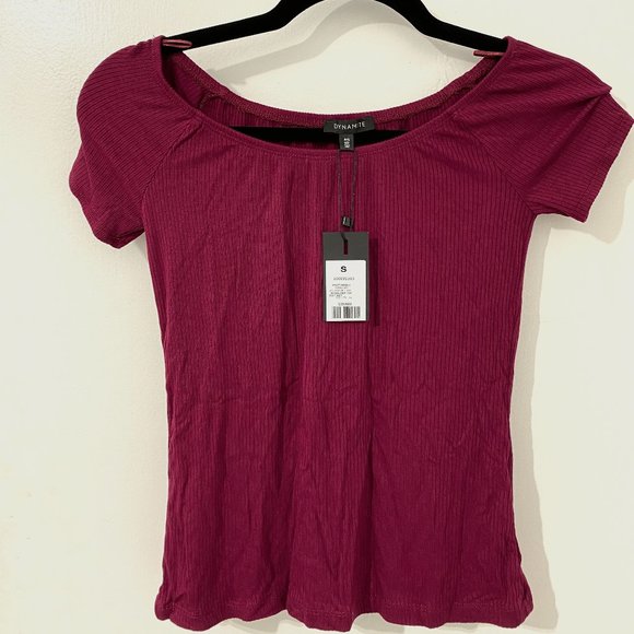 Ribbed Off the shoulder top (beet red) - Picture 1 of 3
